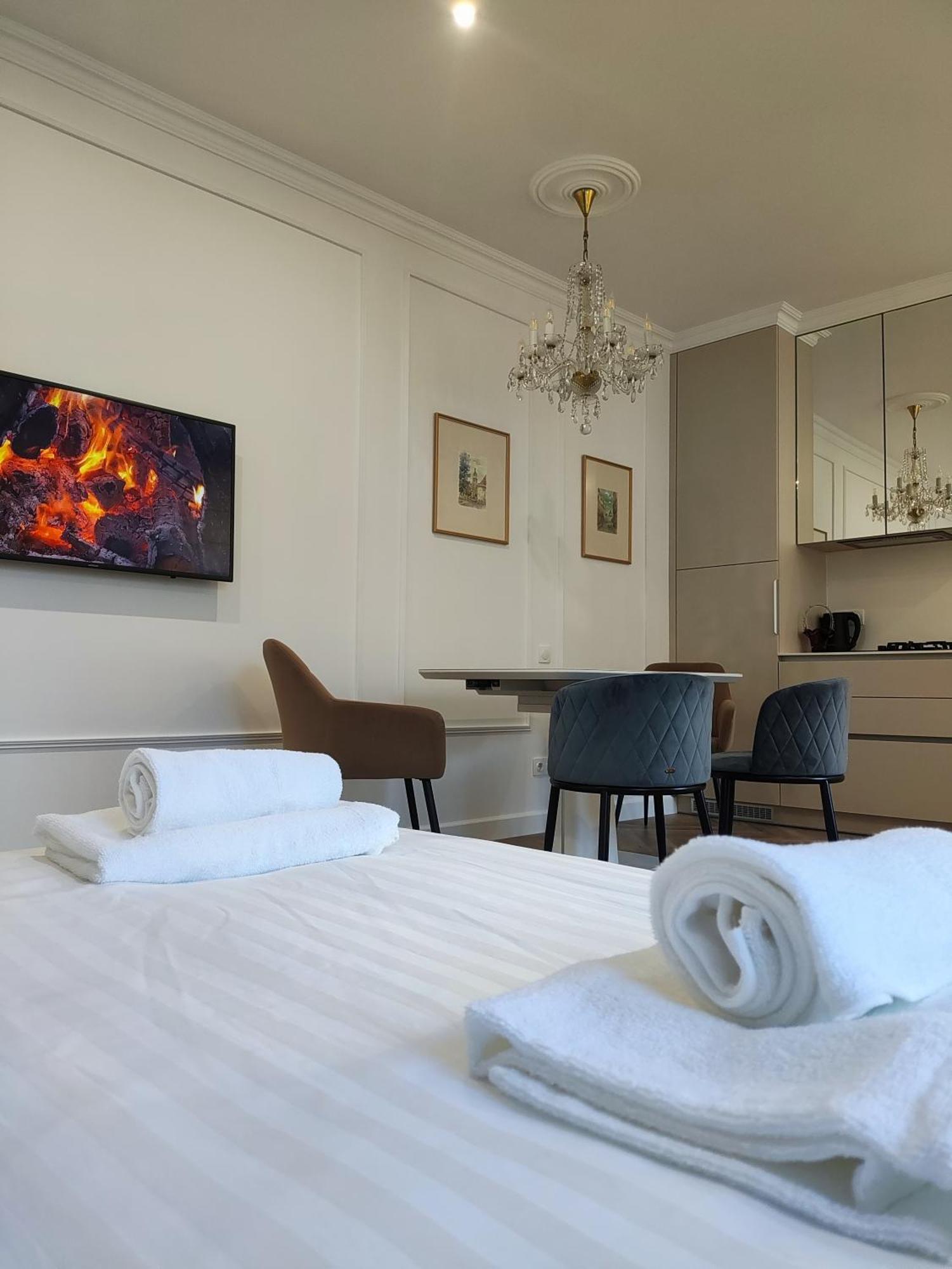 "M&D Apartmentslviv" Ultra Lux Rynok Square, 6Person Exterior foto